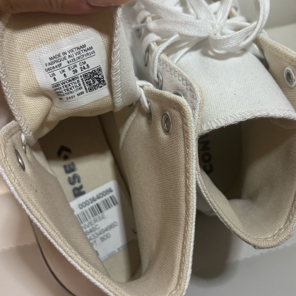 Converse Women’s Chuck Taylor All-Star Platform - Picture 4 of 15